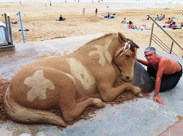 Andoni Bastarrika - Horse Sand Sculpture